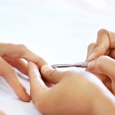 Manicure & lakken van de nagels met gewone lak